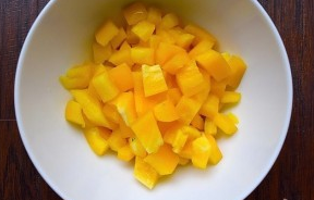 Salad with grapes and pistachios