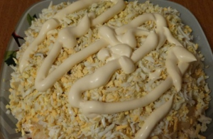 Creole salad with pineapple and chicken