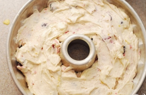 Sponge Cake with Frozen Currant Berries