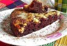 Chocolate muffin with cottage cheese