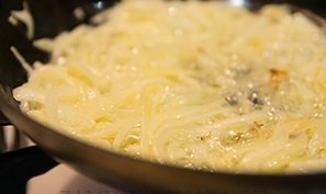 Quick jellied pie with meat and potatoes