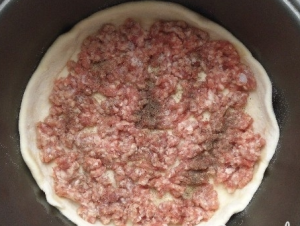 Pie with meat in a slow cooker