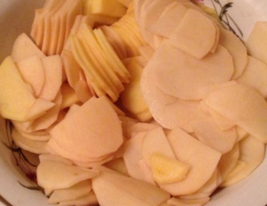 Quick jellied pie with meat and potatoes