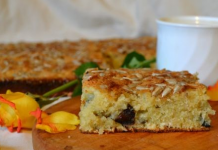 Semolina with prunes and seeds