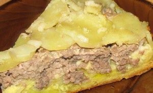 Quick jellied pie with meat and potatoes