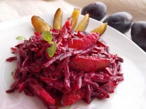 Sweet salad with plums and beets