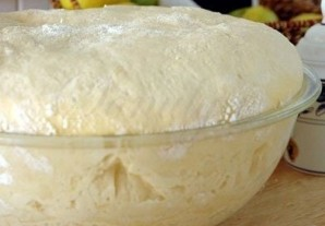 Pie with cabbage and mushrooms