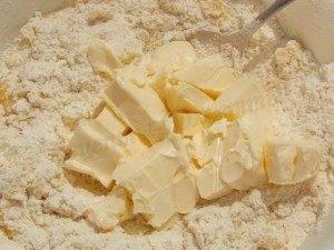 Four-color berry-fruit-curd tarte