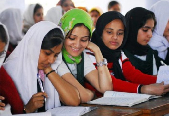 Muslim women take exams