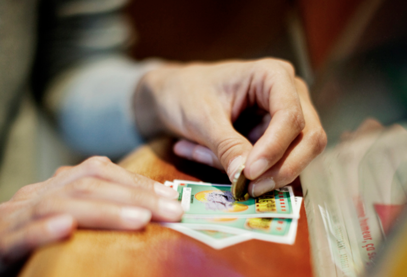 Lottery conspiracies: how to read?