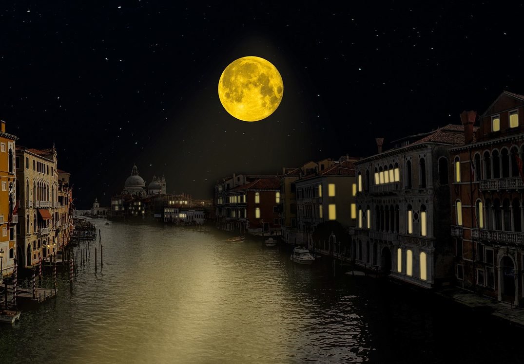 What do the full moon conspiracies do?