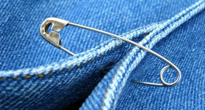 bulavka_talisman mascot pin