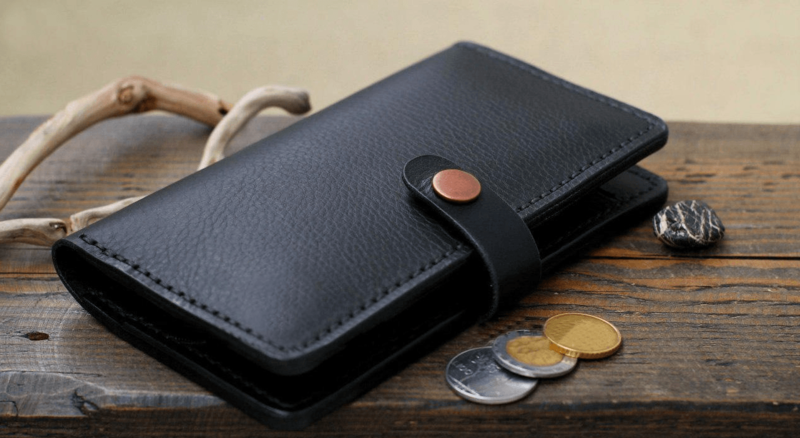 How to read conspiracies on the growing moon?