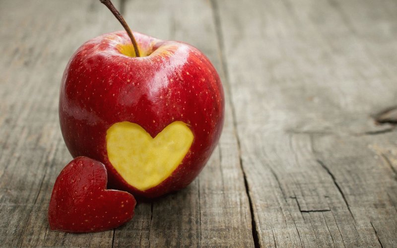 A plot for love on an apple