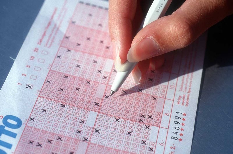 Lottery conspiracies: how to read?