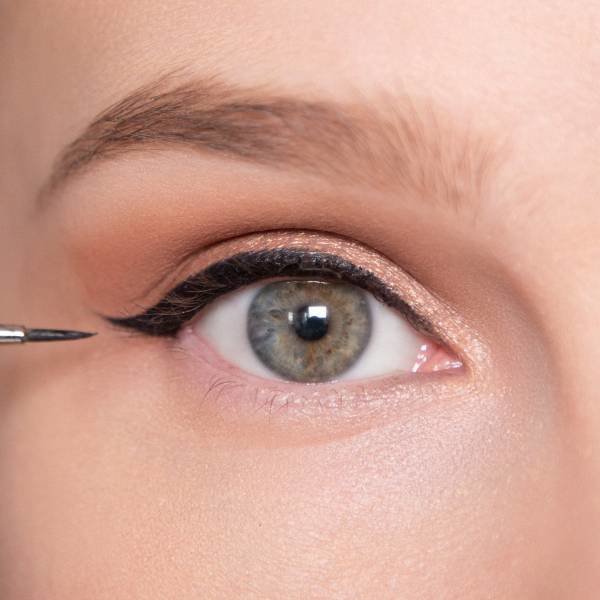 Arrow design eyeliner Arrow design eyeliner