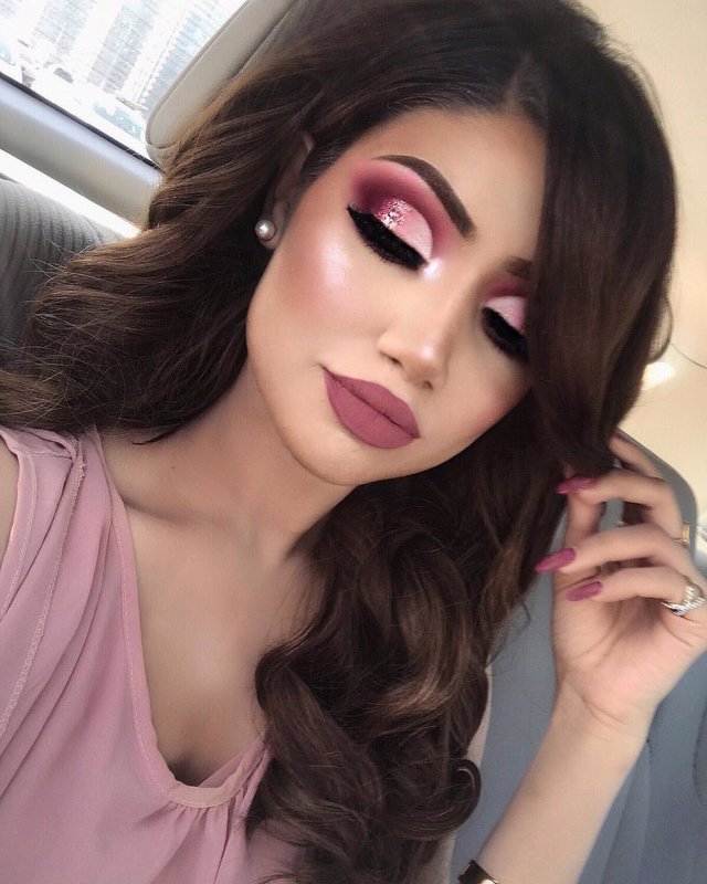 Fashionable evening makeup for brunettes Fashionable evening makeup for brunettes