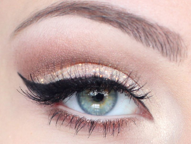 Spectacular makeup with shimmer for blue eyes Spectacular makeup with shimmer for blue eyes