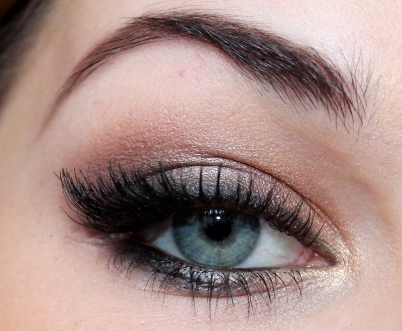 Evening makeup for gray-eyed brunettes