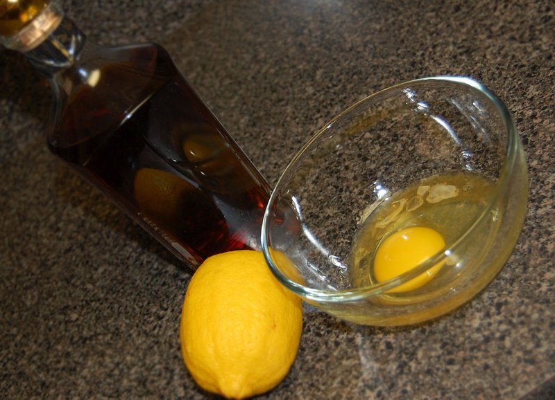 Mask with lemon and cognac