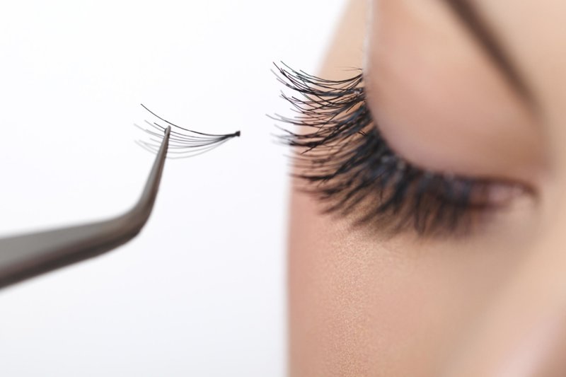Eyelash tweezers
