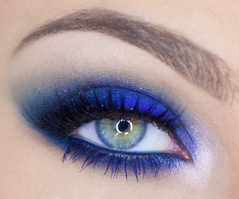 Bright evening make-up for blue eyes Bright evening make-up for blue eyes
