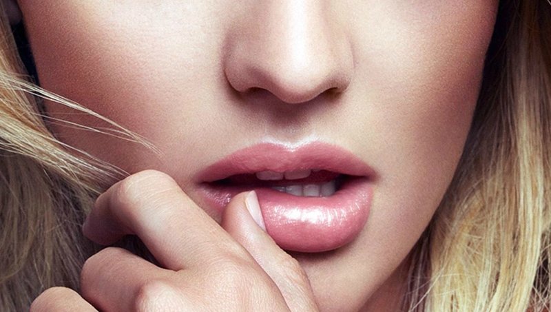 Using highlighter for lip augmentation