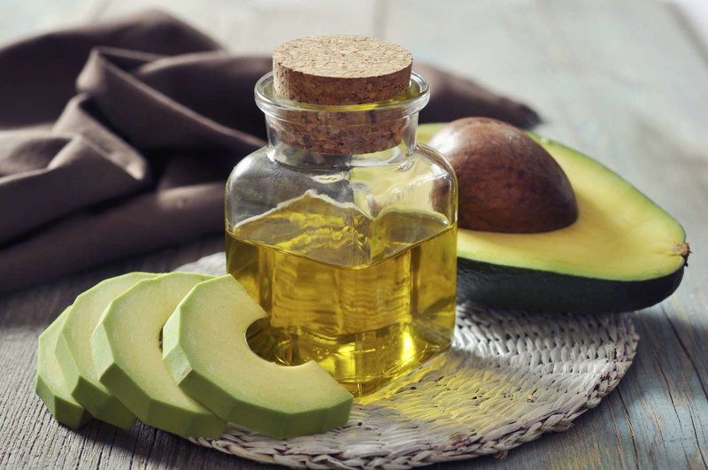 Treatment of dry and brittle hair with an avocado mask