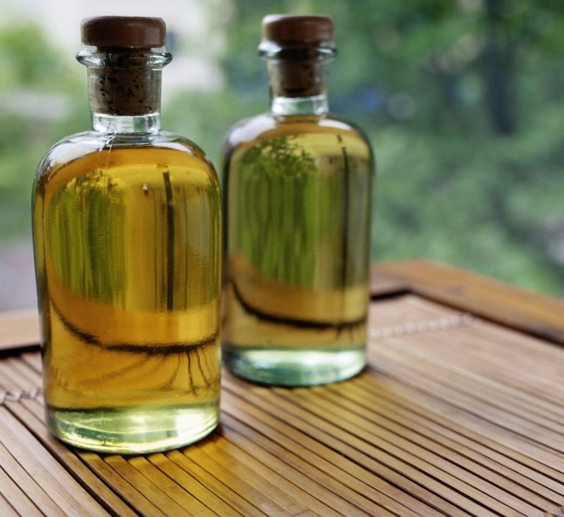 Applying burdock oil to the hair gives it a natural shine