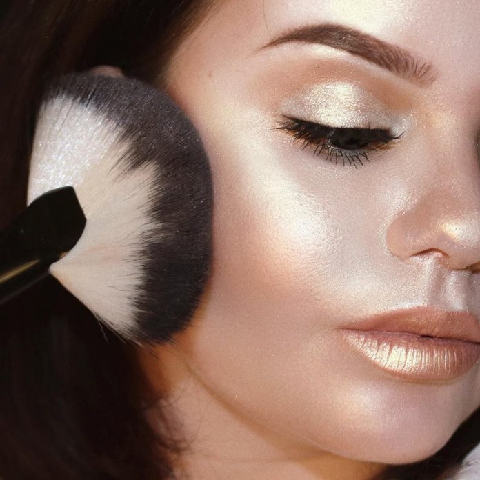 Rules for applying highlighter on the face Rules for applying highlighter on the face