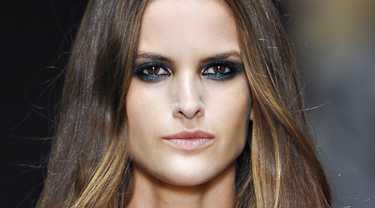 In Japanese makeup, the arrows do not have to be the same width In Japanese makeup, the arrows do not have to be the same width