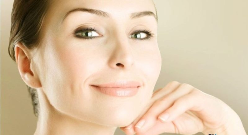 Skin after applying a cream with hyaluronic acid Skin after applying a cream with hyaluronic acid