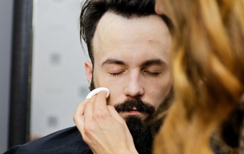 Beautician applies cream to a man's face. How to choose a cream - recommendations of specialists