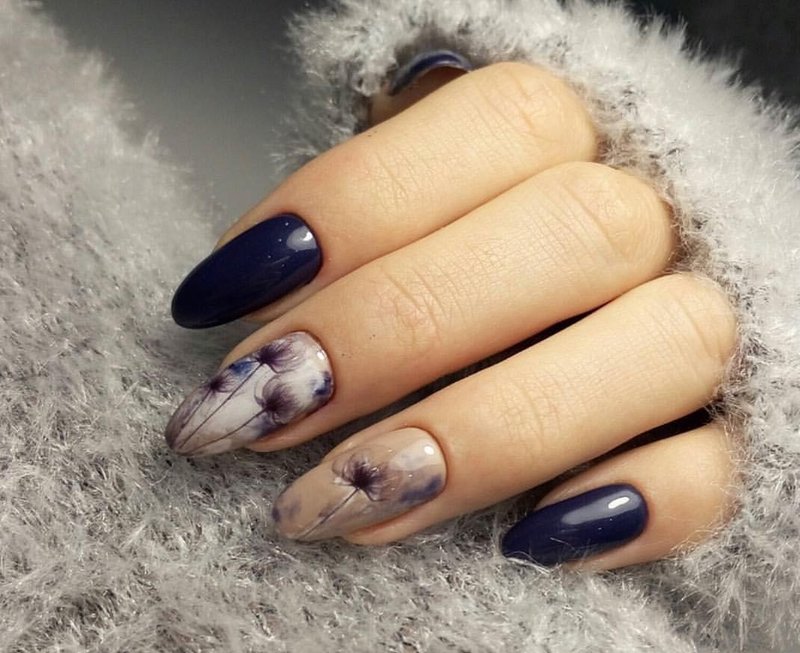 Flower print on gel polished nails Flower print on gel polished nails