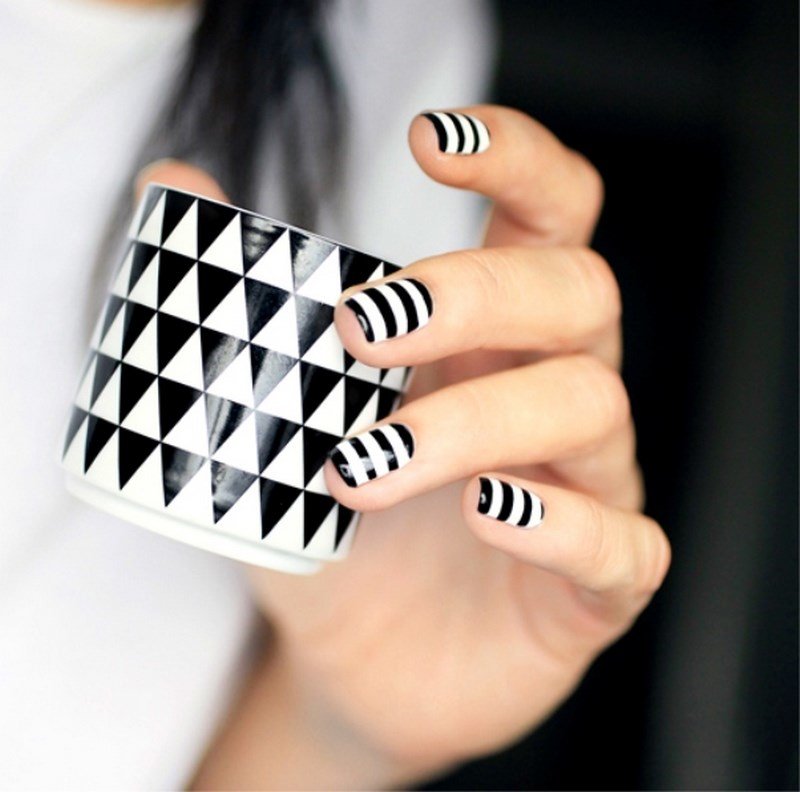 Black and White Striped Nail Design Black and White Striped Nail Design
