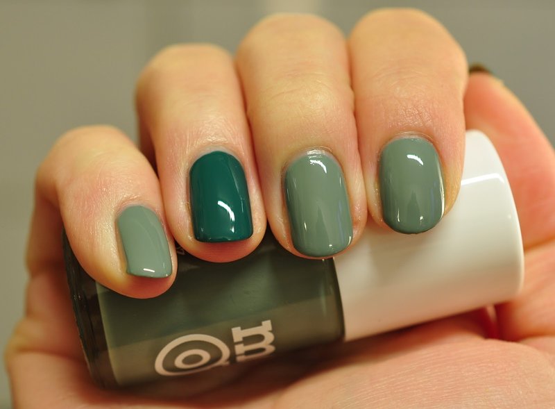 Green ombre on short nails Green ombre on short nails