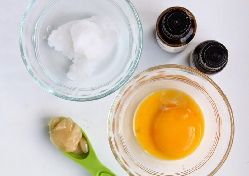 Mask with yogurt and yolk