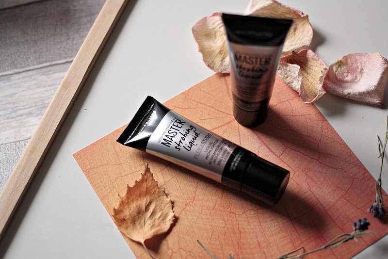 Cosmetics for strobing Master Strobing Liquid Strobing cosmetics