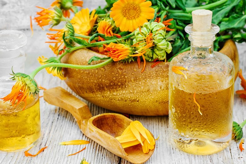 Calendula in the composition of hair masks for dandruff