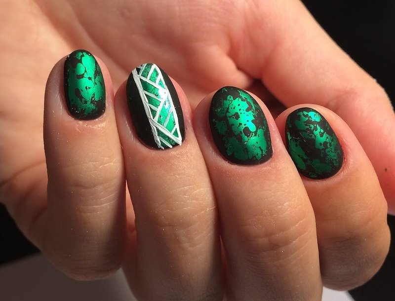 Green foil manicure Manicure options with foil