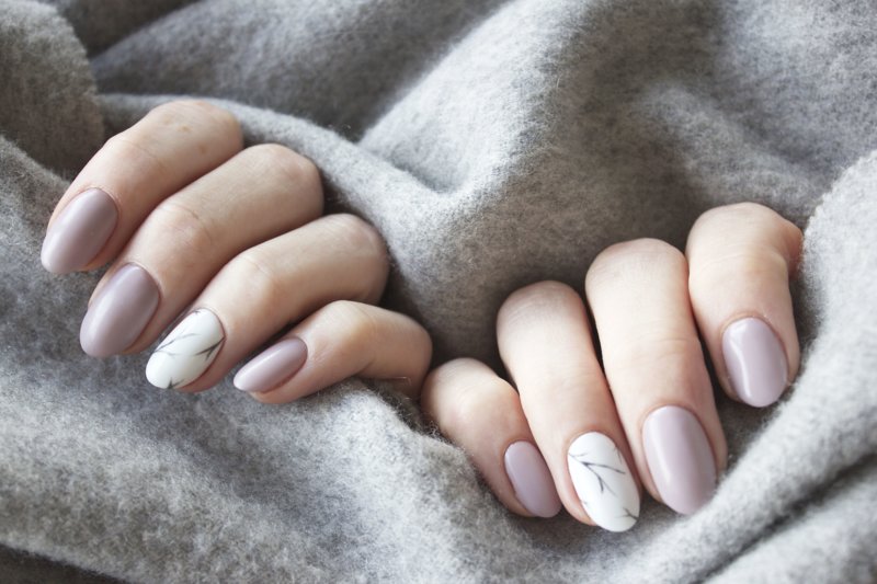 Minimalism with a different nail color and pattern. Minimalism