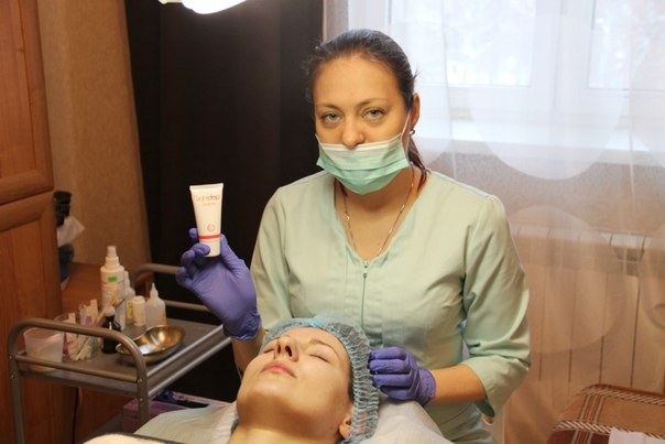 Applying a local anesthetic in the form of a cream