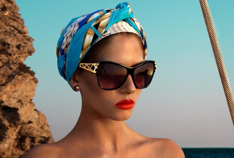 Colorful scarf and wide glasses Colorful scarf and wide glasses