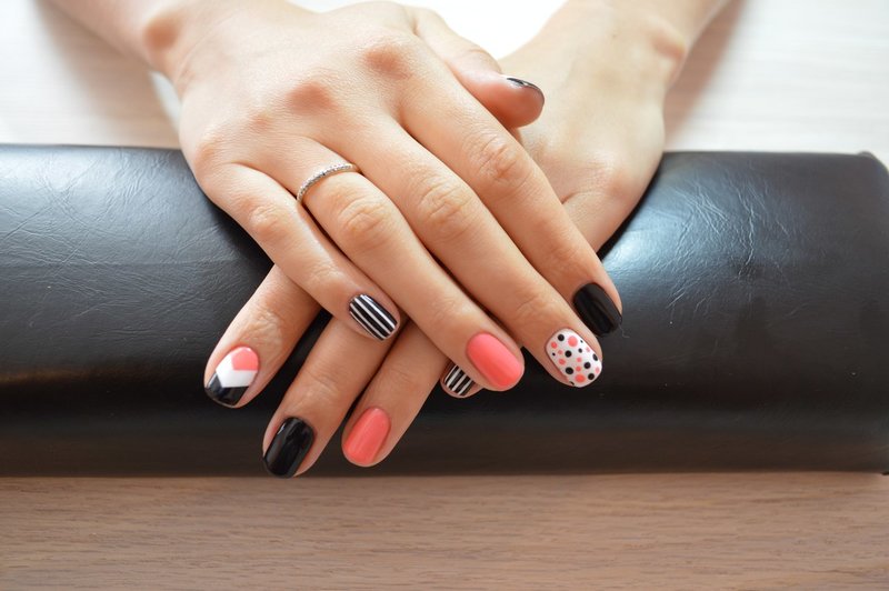 Stylish manicure with shellac on short nails Stylish manicure with shellac on short nails