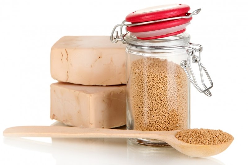 Revitalizing hair mask with yeast