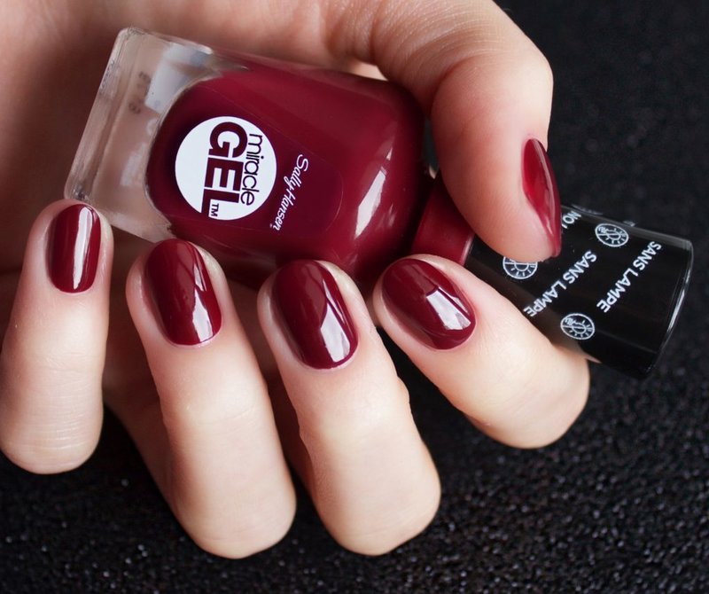 Burgundy gel polish on short nails Burgundy gel polish on short nails