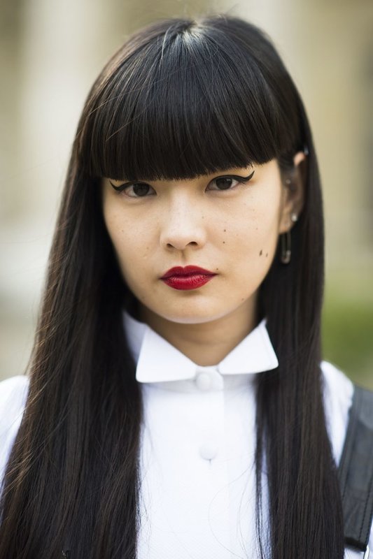 Girl with straight hair and smooth bangs