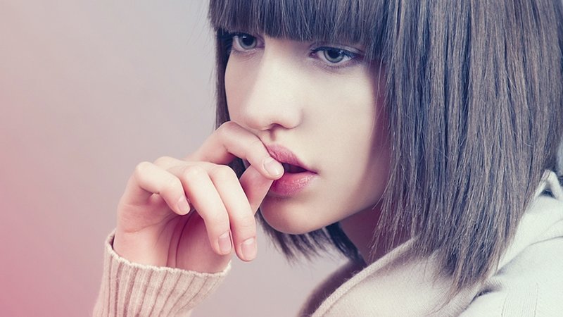 Straight bangs combined with a square