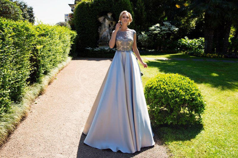 Delicate dress with guipure Delicate dress with guipure