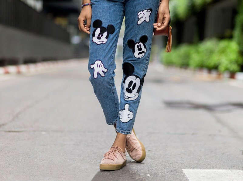 Jeans with additional decor: stylish looks Jeans with additional decor: stylish looks